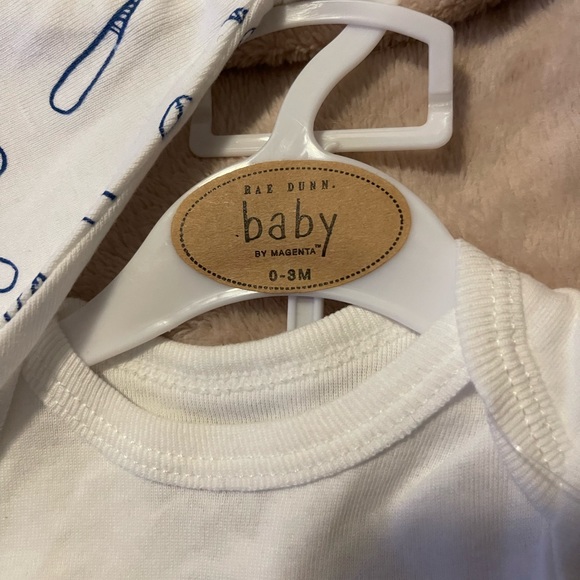 Daddy’s rookie ⚾️🥎 Rae Dunn kids outfit - Picture 2 of 2